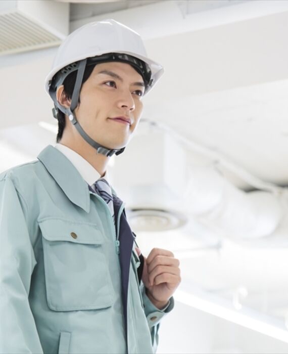 作業着の男性社員